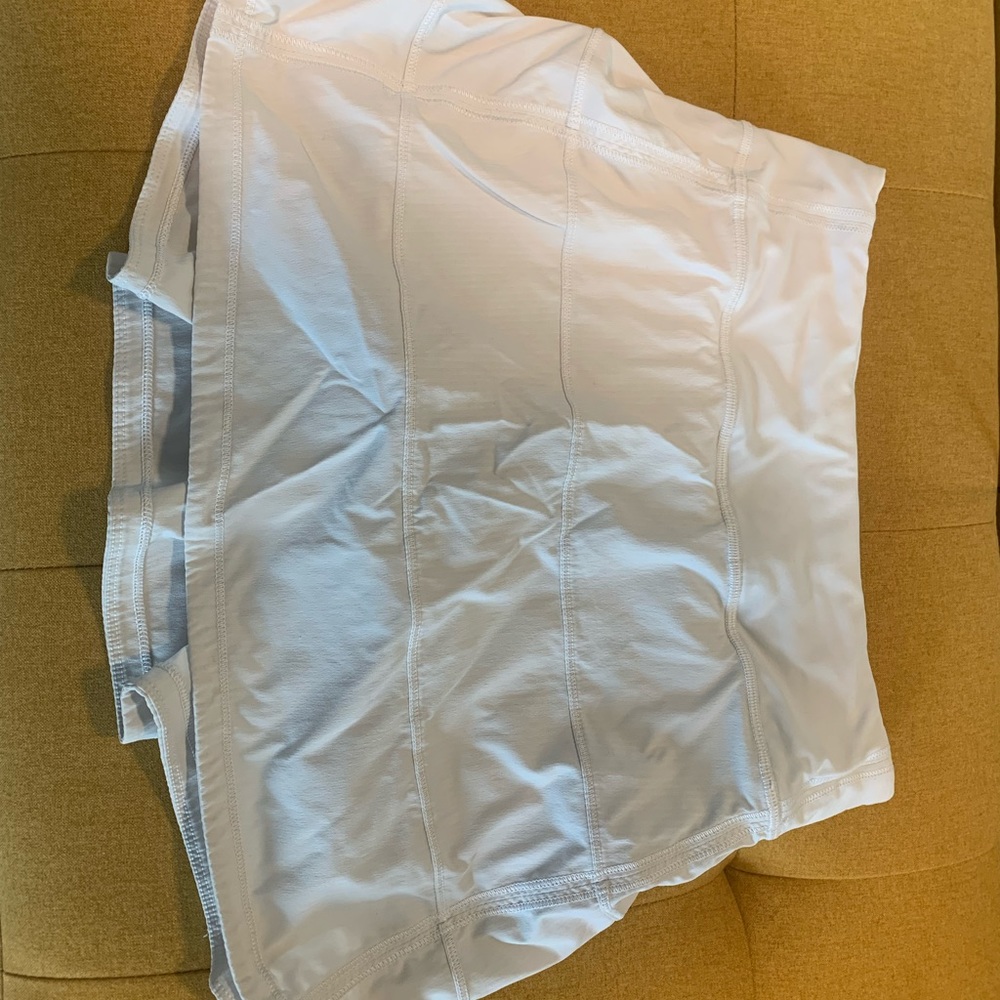 EUC lululemon white pace rival 2 skirt size 2